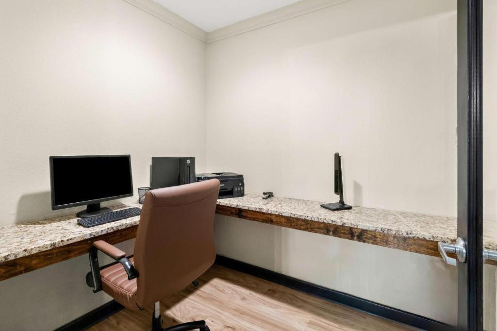 Best Western George West Executive Inn Экстерьер фото